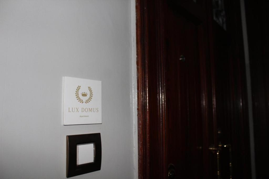 Lux Domus Apartment Бари Екстериор снимка