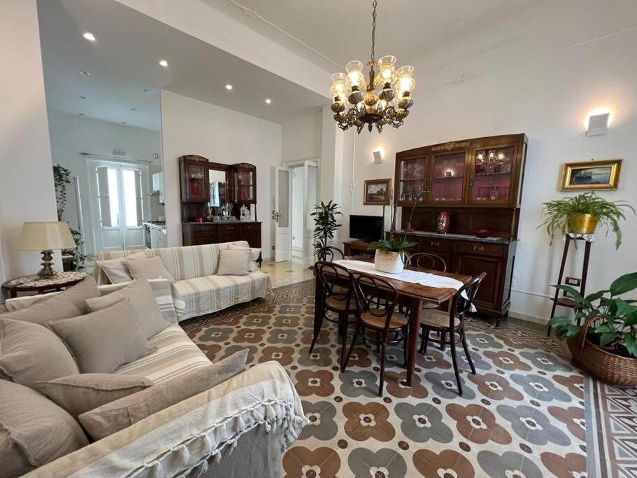 Lux Domus Apartment Бари Екстериор снимка