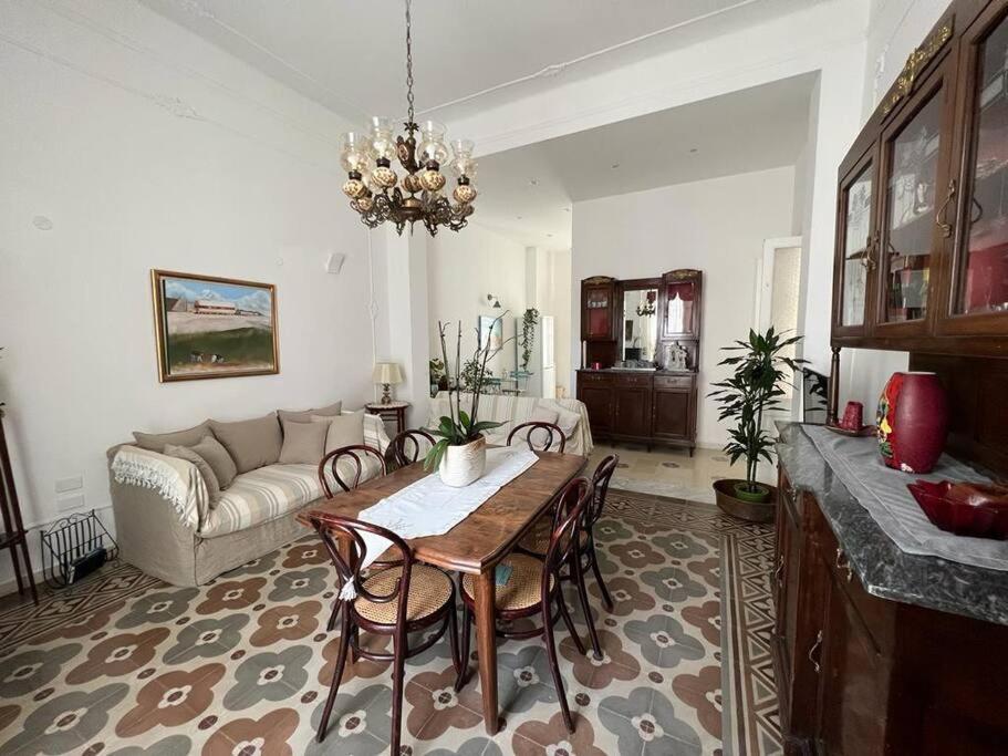 Lux Domus Apartment Бари Екстериор снимка