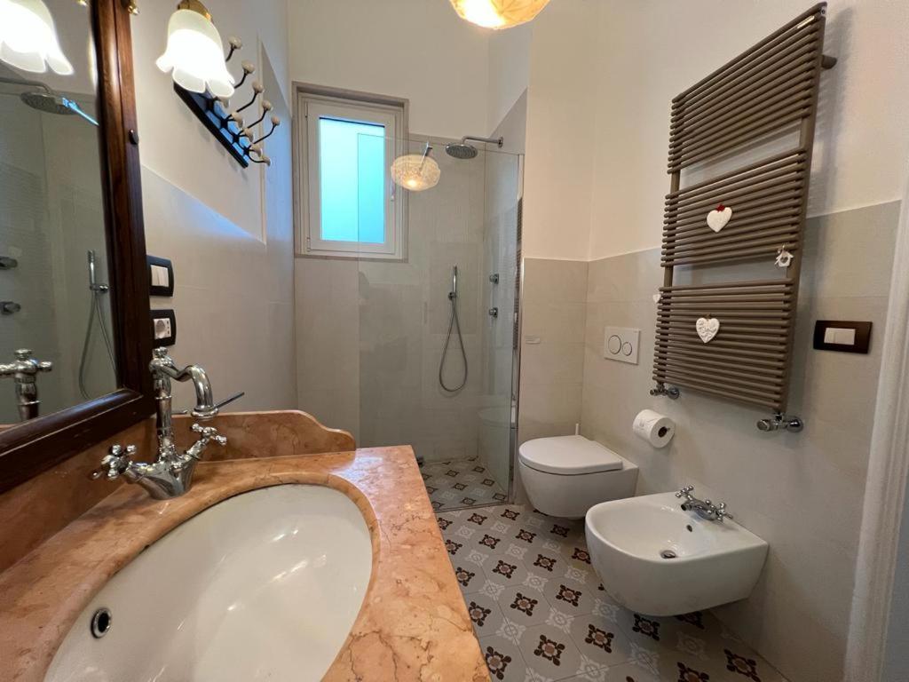 Lux Domus Apartment Бари Екстериор снимка