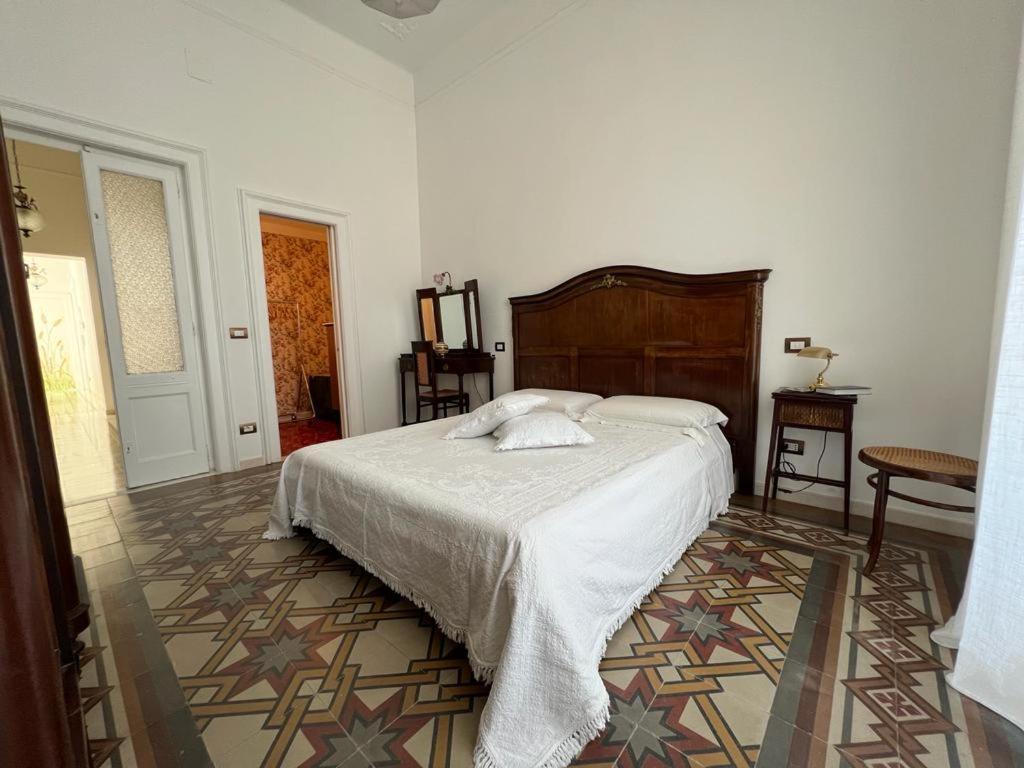 Lux Domus Apartment Бари Екстериор снимка